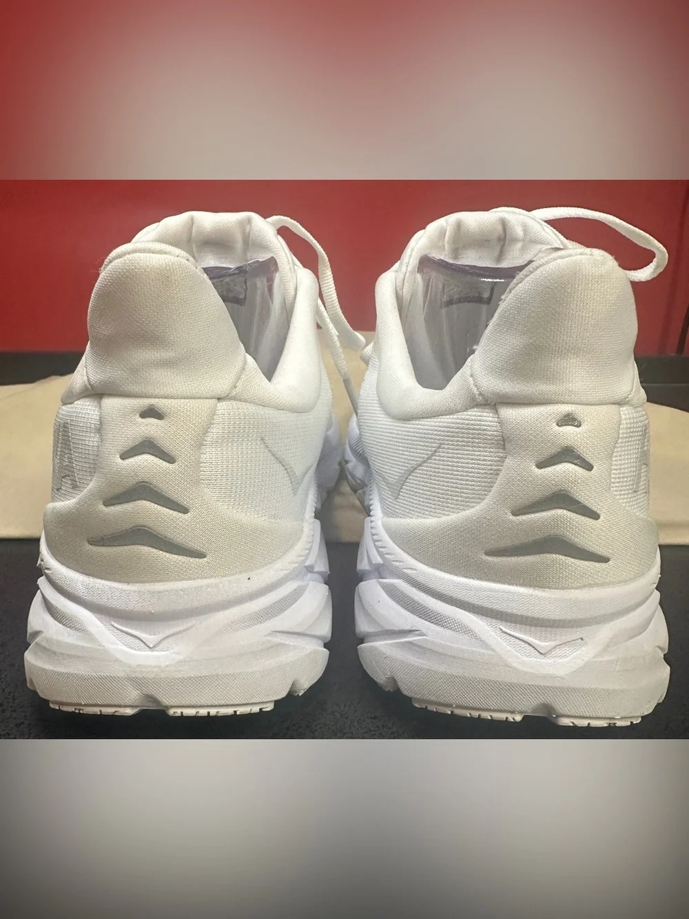 Hoka One One Clifton 8 Running Shoes White with Silver/Gray Accents Men’s Sz 8D